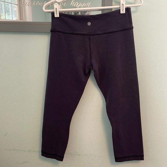 Lululemon wonder under ink blue cropped leggings - Picture 2 of 10